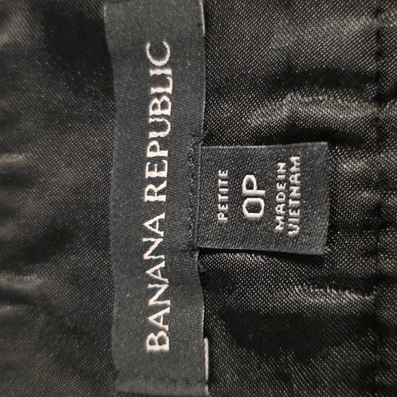 Banana Republic Elegant Black and White Tweed Skirt. Size 0P - Picture 3 of 4